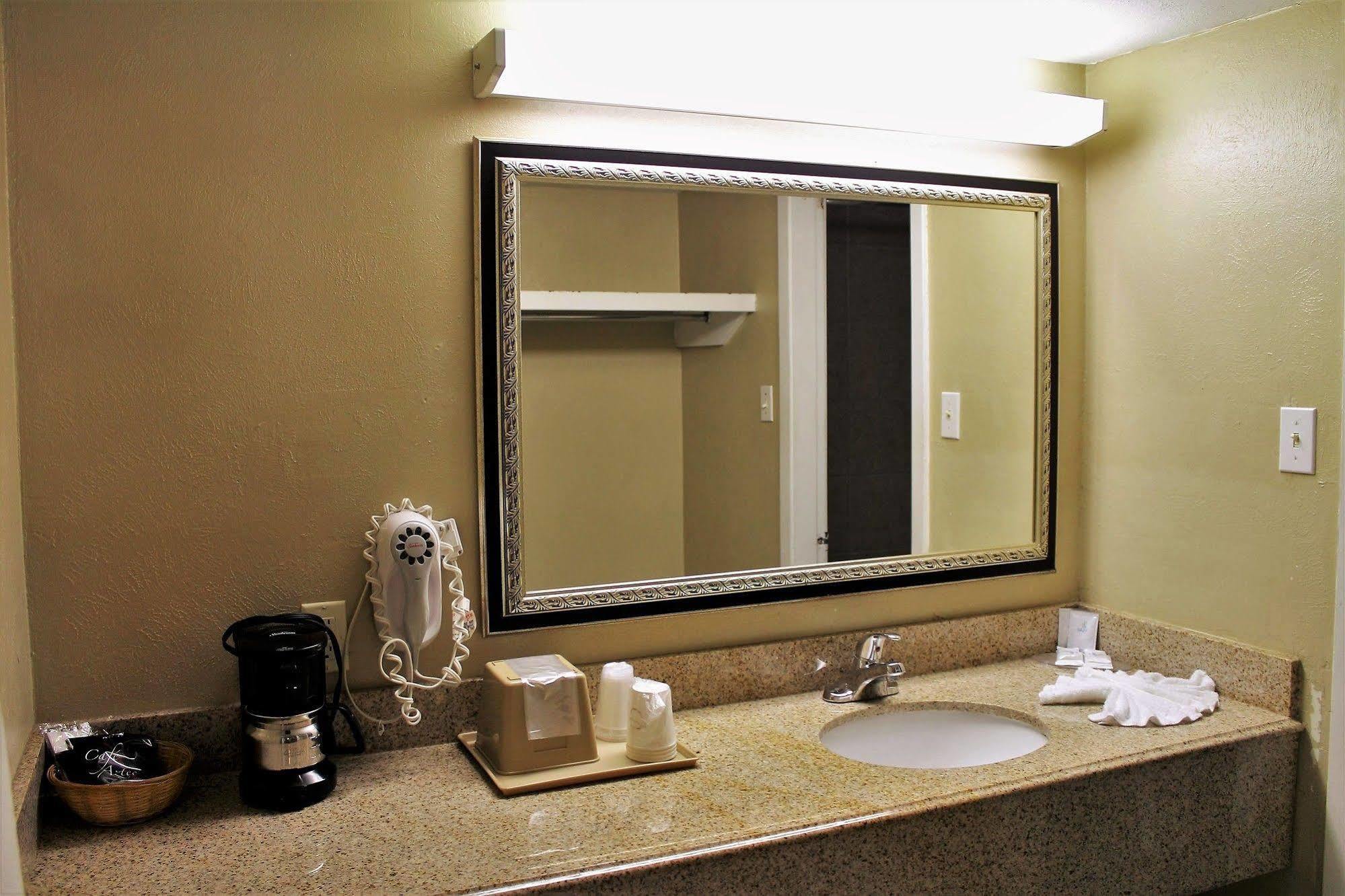 Continental Inn And Suites Nacogdoches Tx Sfa University Downtown Exteriér fotografie